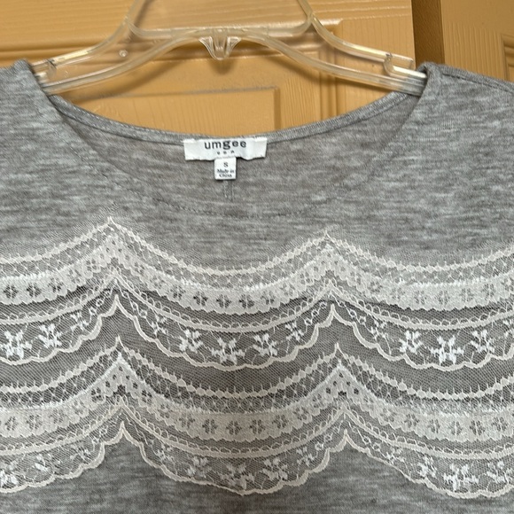 Umgee USA grey lacy long sleeve - Picture 2 of 5